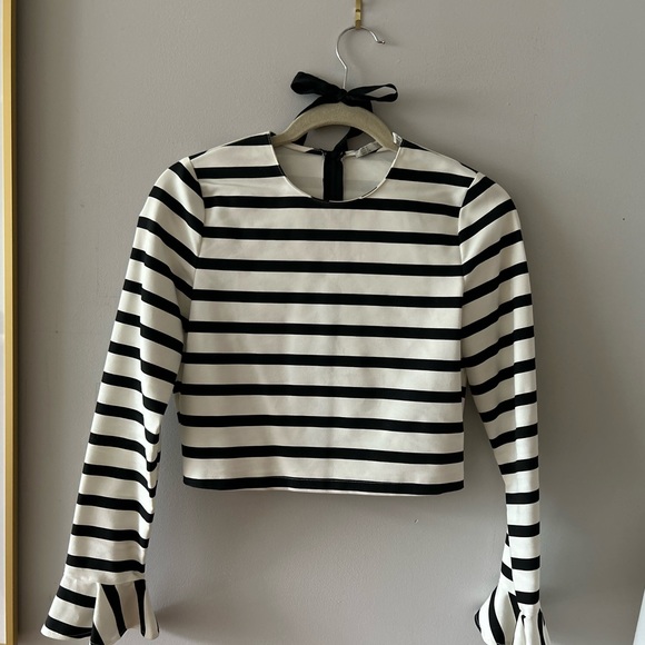 Zara medium sized crew neck top with flared sleeves. - Picture 2 of 4
